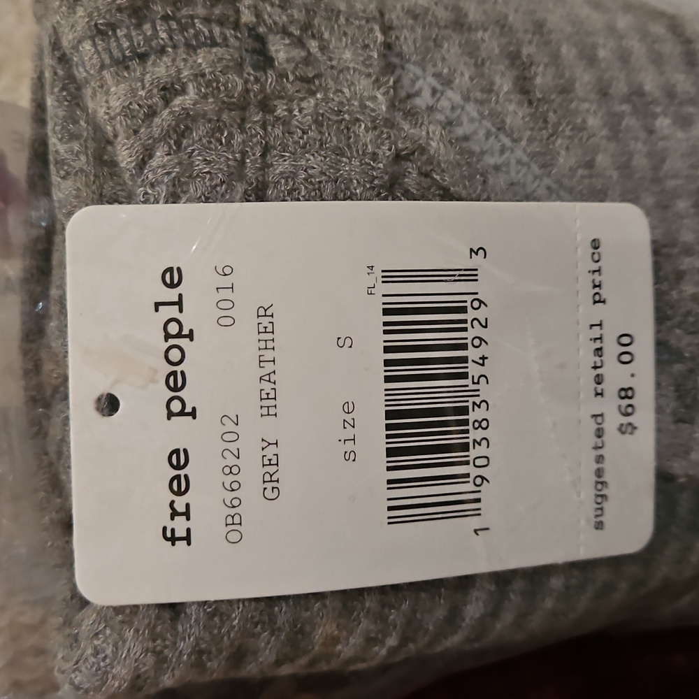 Free People Laguna Tee V Neck LS Thumbhole Cuffs Thermal Drapey Grey Small NWT - Picture 4 of 11